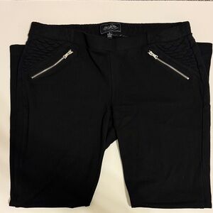 Black Leggings with Zipper Design